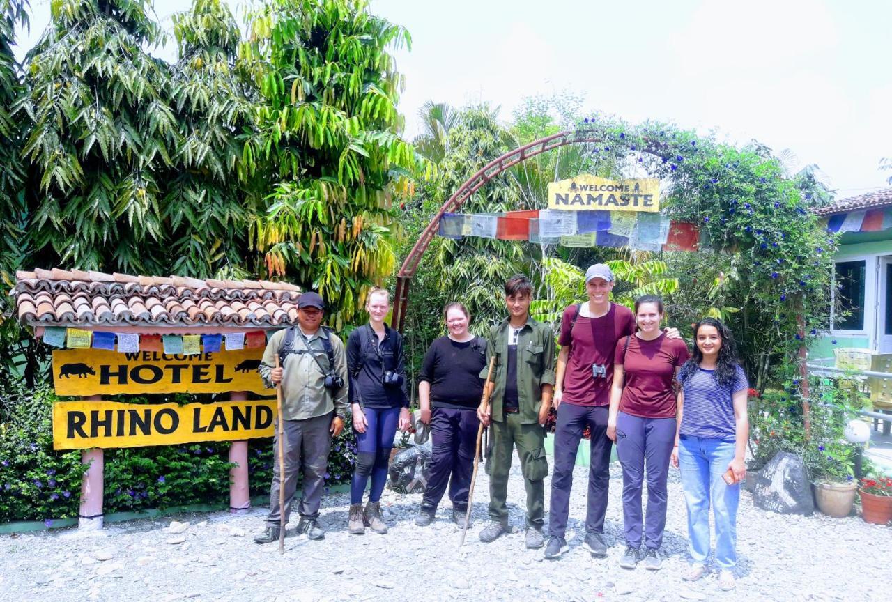 Hotel Rhino Land Sauraha Buitenkant foto